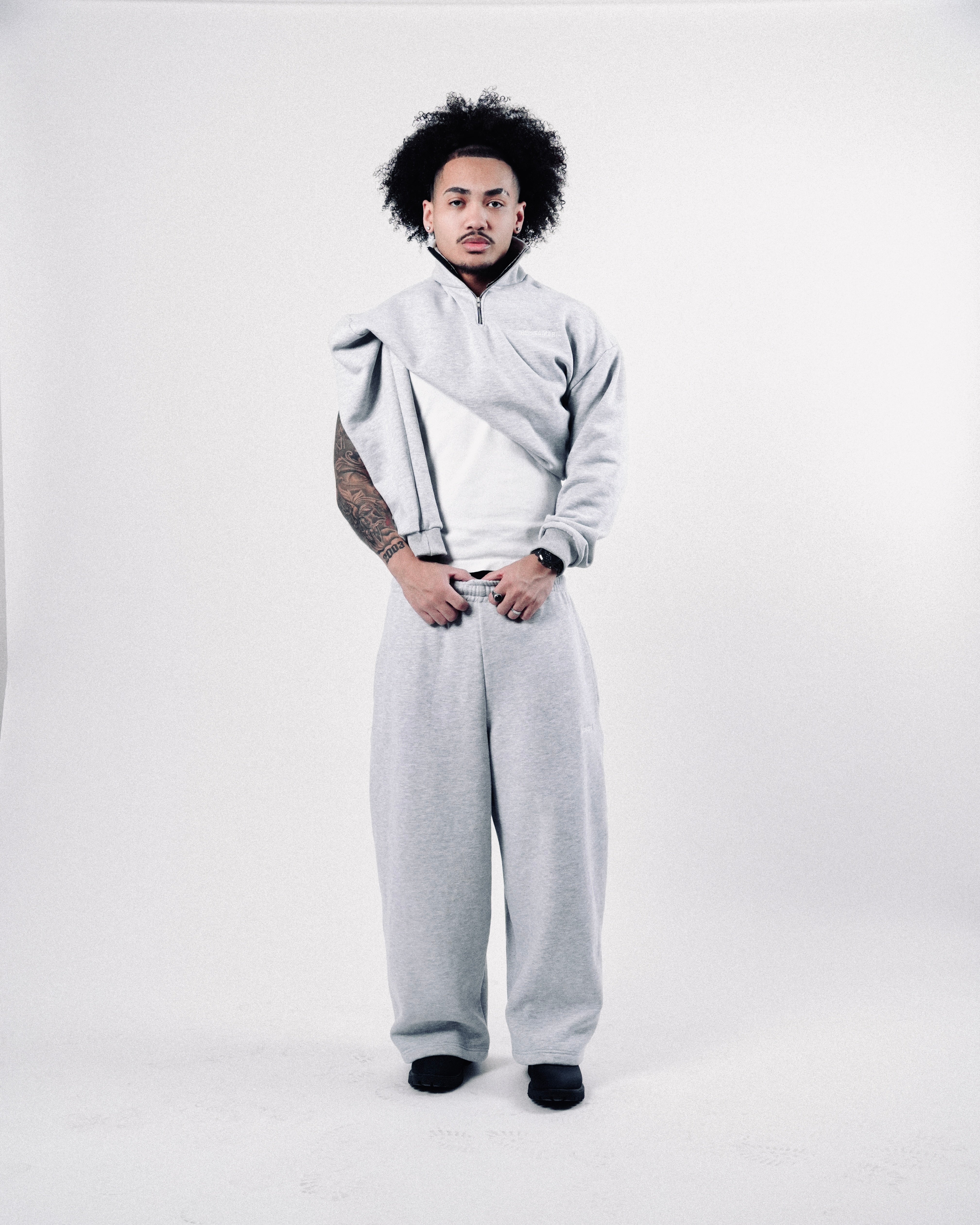 DIEUSAMÀRI QUARTER-ZIP