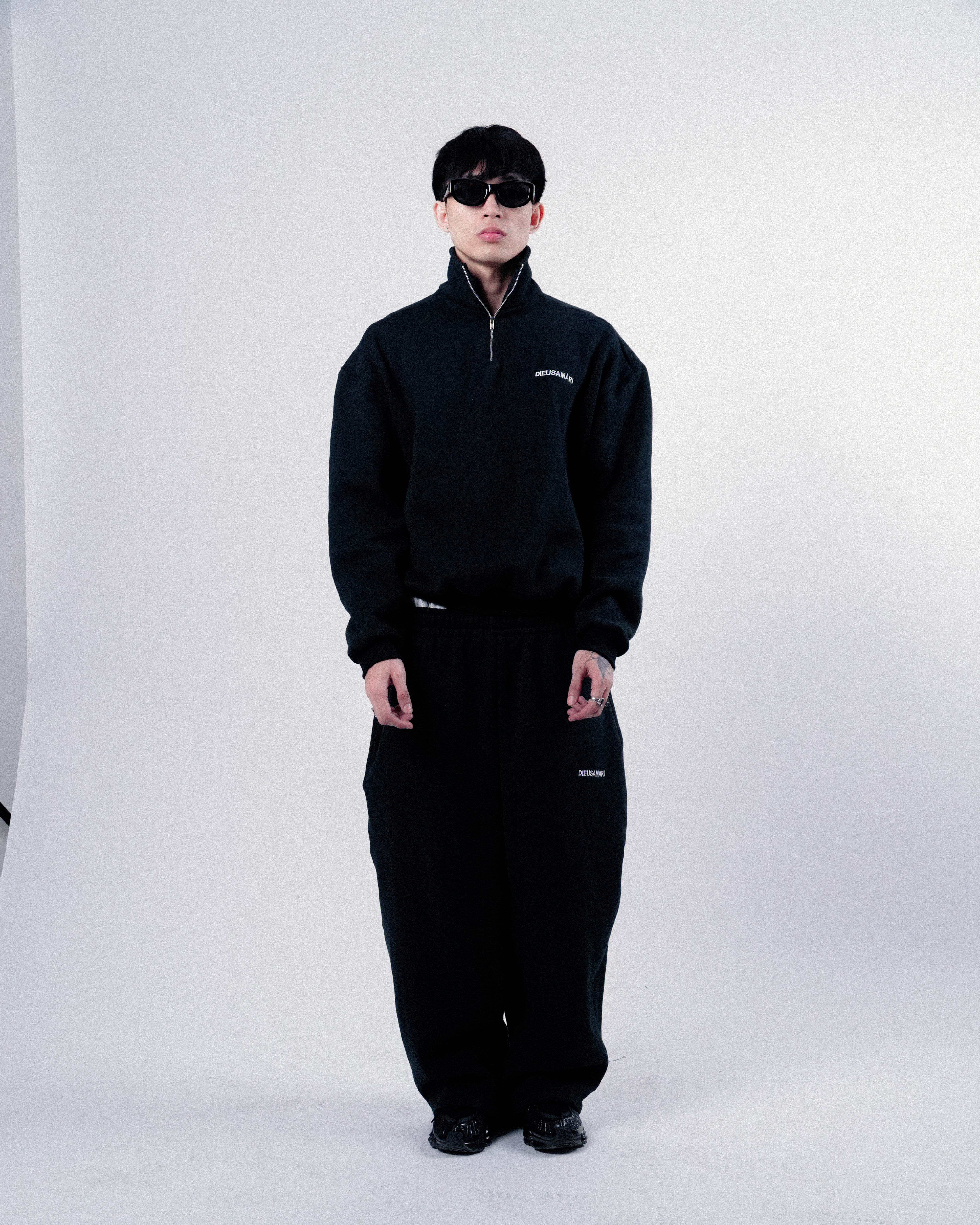 DIEUSAMÀRI QUARTER-ZIP